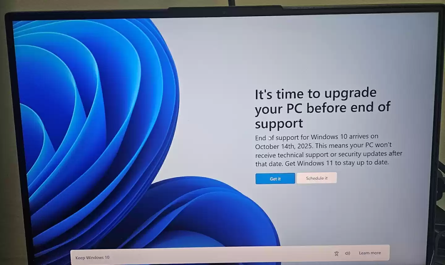 Win10用户反馈8月更新后全屏横幅频繁弹出,微软再次推荐升级Win11