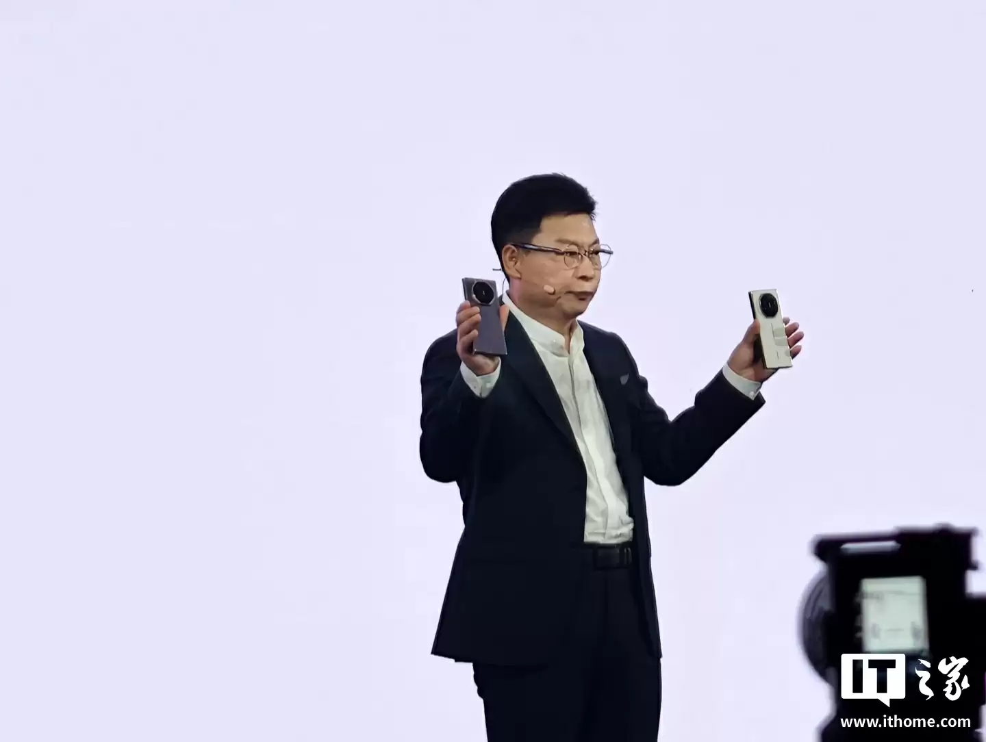 华为Mate XTs非凡大师三折叠手机发布 配麒麟9020芯片17999元起
