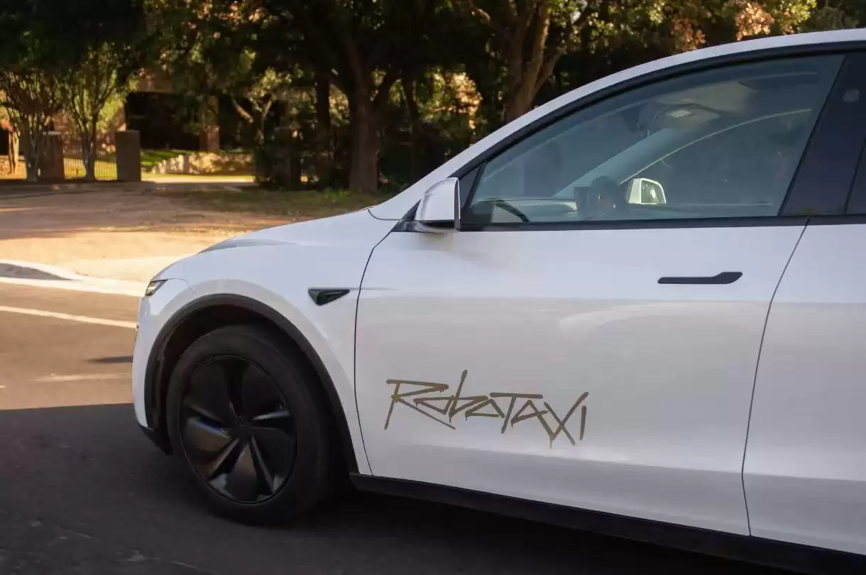 特斯拉Robotaxi正式开放公众体验，无人驾驶出租车迎来规模化试运营