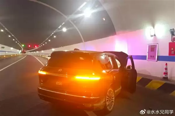 全新蔚来ES8首次事故曝光 官方回应：工作车 非辅助驾驶状态