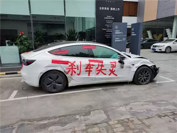 历时4年终赢特斯拉!车顶维权女车主:我胜诉后几百人的维权群沸腾了