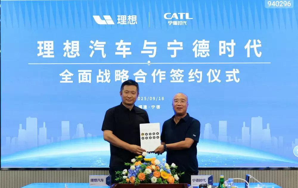 理想汽车与宁德时代签约现场