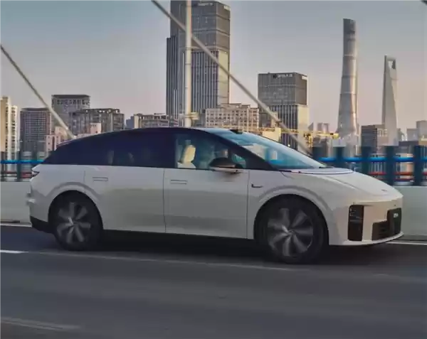 理想i6首发5C超充技术，续航达720km领跑行业