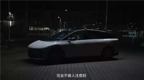 理想i6座舱体验：能当客厅又能当床