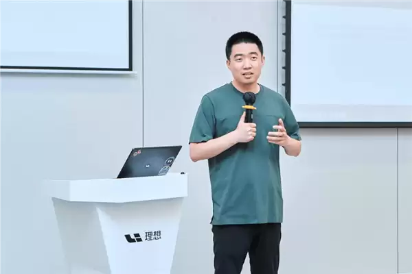 理想汽车李想薪酬6.8亿港元,登顶香港上市公司董事榜首