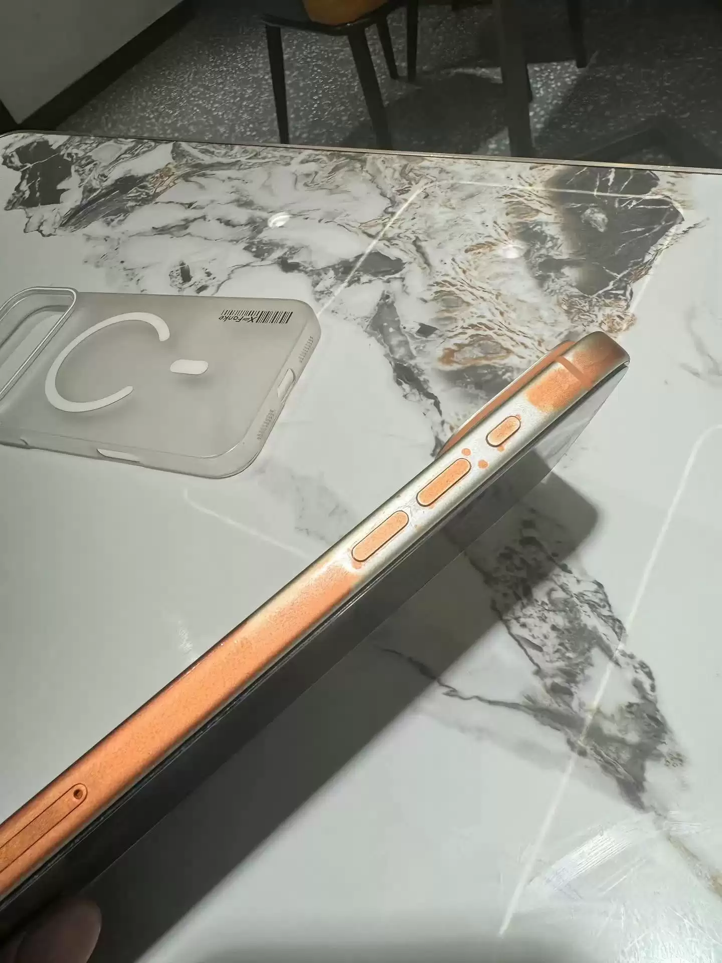 有用户反馈苹果 iPhone 17 Pro Max 用湿巾清洁后机身涂层被擦除