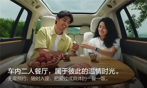 坐车里可以尽情写作业了!理想i8独立配件大桌板正式上车