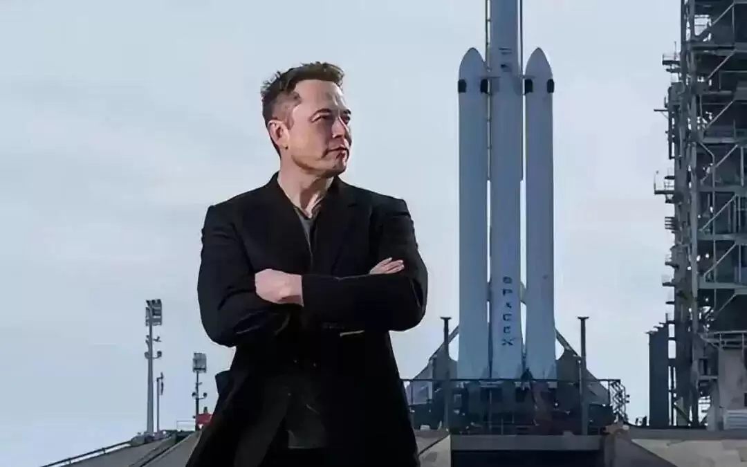 马斯克身家飙至7670亿美元，距万亿富豪仅一步之遥