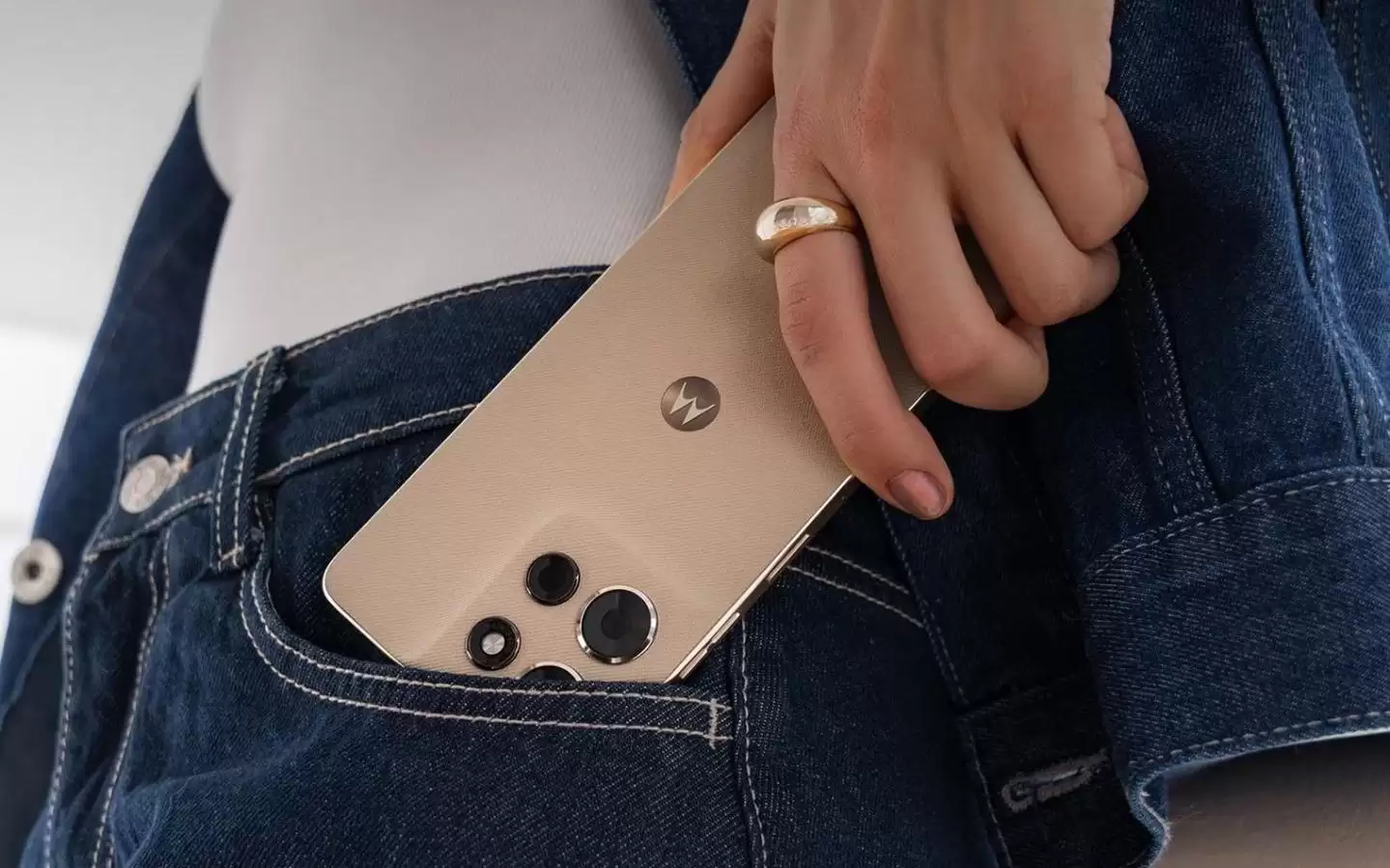 摩托罗拉Moto G Power (2026)首发评测：120Hz高刷LCD屏成亮点