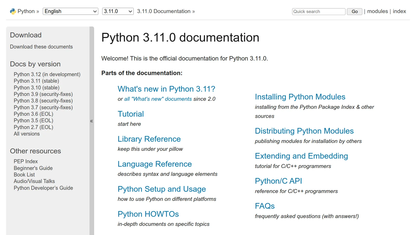 展示真实的Python学习资料组合，例如官方文档、Python教程页面、编程书籍和在线代码练习界面，体现不同资料在学习路线中的分工。